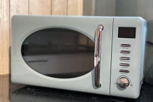 microwave oven on a kitchen side 2021 09 04 14 49 53 utc